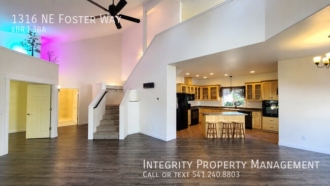 Building Photo - 1316 NE Foster Way