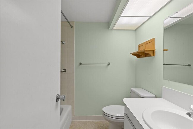 Building Photo - 4775 Cove Cir