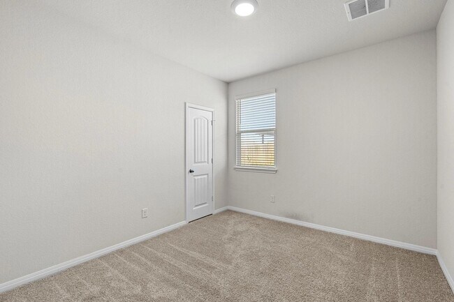 Building Photo - 381 Evergreen Sumac Lp
