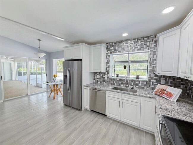 Building Photo - 5708 Garden Lakes Fern