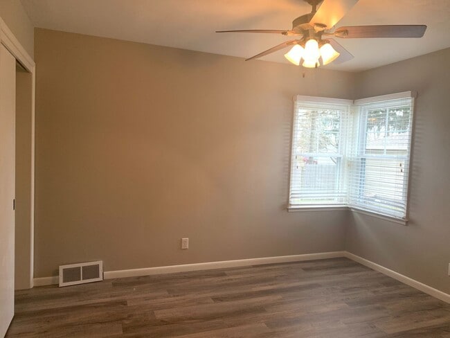 Building Photo - Completely remodeled 4 bedroom home! Hudsonville Schools