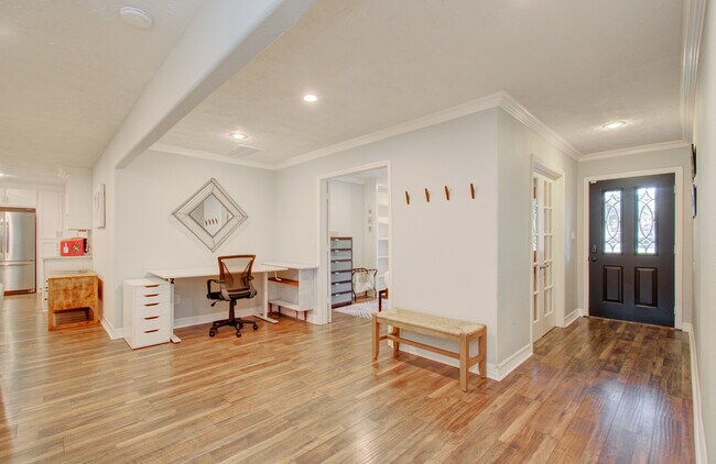 Building Photo - 11102 Hillcroft St