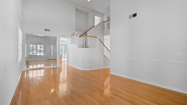Building Photo - Rolling Hills Beauty! 4 Bedroom 3 Bath