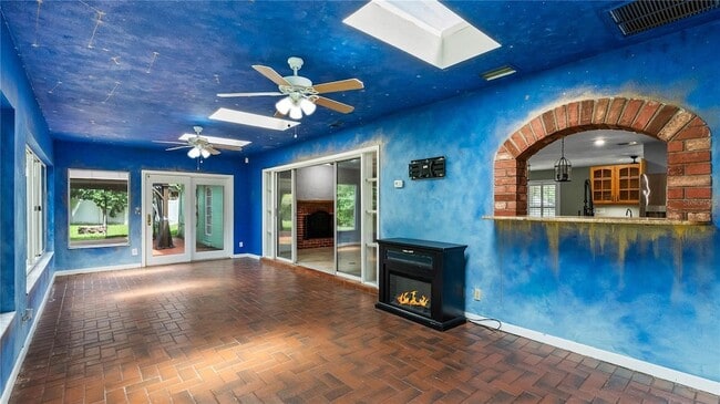 Building Photo - 5304 Rosecrest Cir