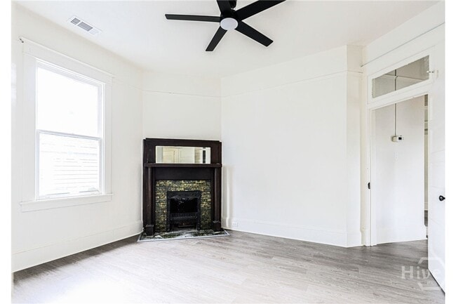 Building Photo - 316 W 40th St