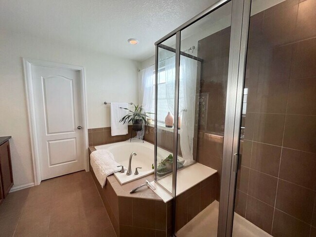 Building Photo - 13360 Olive St