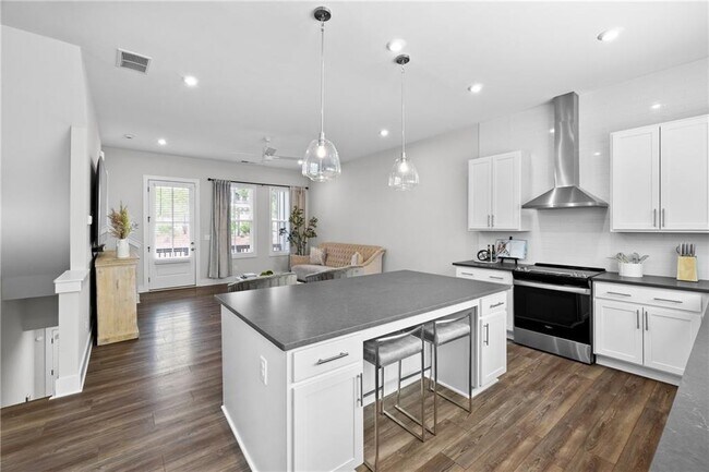 Building Photo - 1336 Breezy St SE