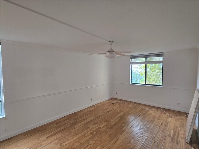 Building Photo - 733 SE 1st Way