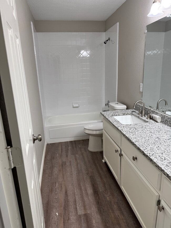 Building Photo - 304 N Essex Dr