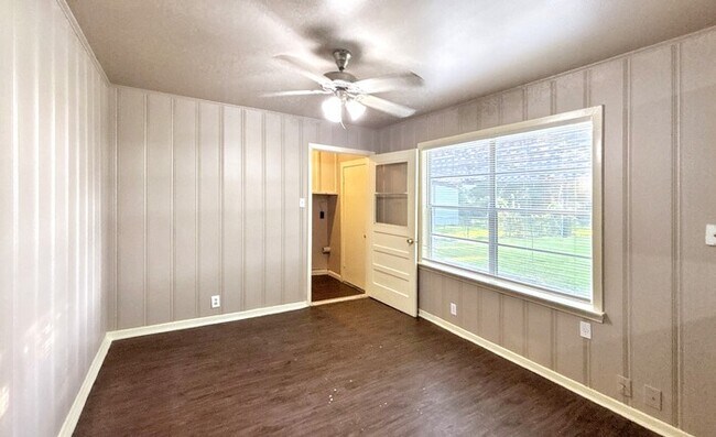 Building Photo - 5826 Burr Oak Dr
