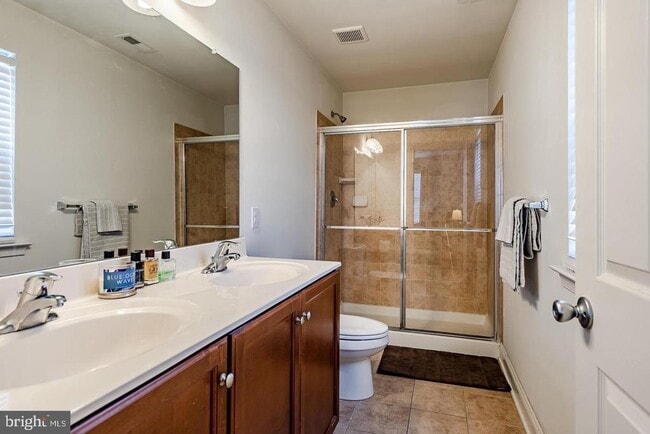 Building Photo - 302 Michaels Way