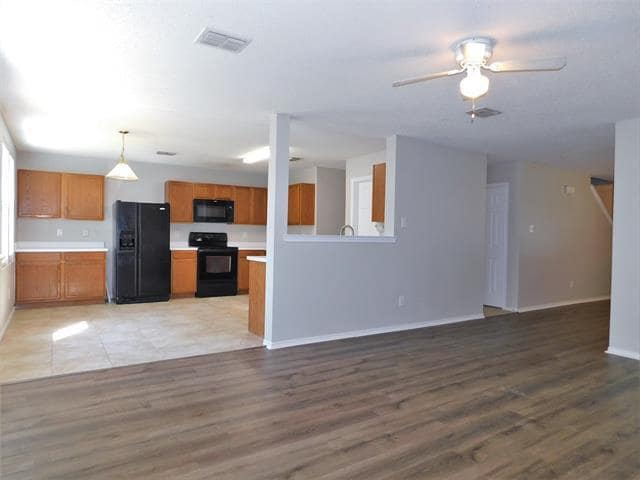 Building Photo - 2628 S Wavecrest Ct