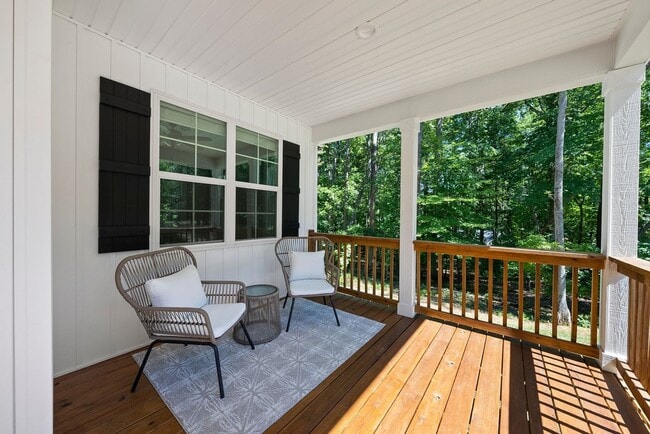 Building Photo - Charming Modern Farmhouse with 3 Bedrooms ...