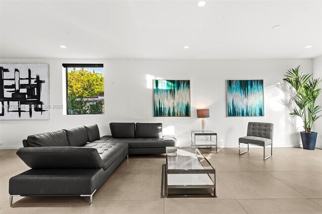 Building Photo - 2572 NE 182nd Terrace