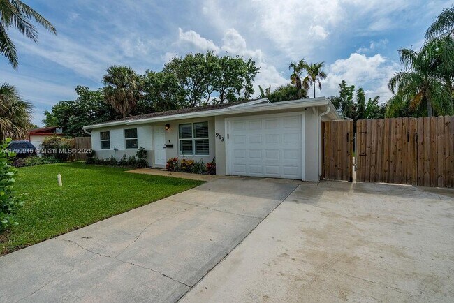Building Photo - 913 Lighthouse Dr