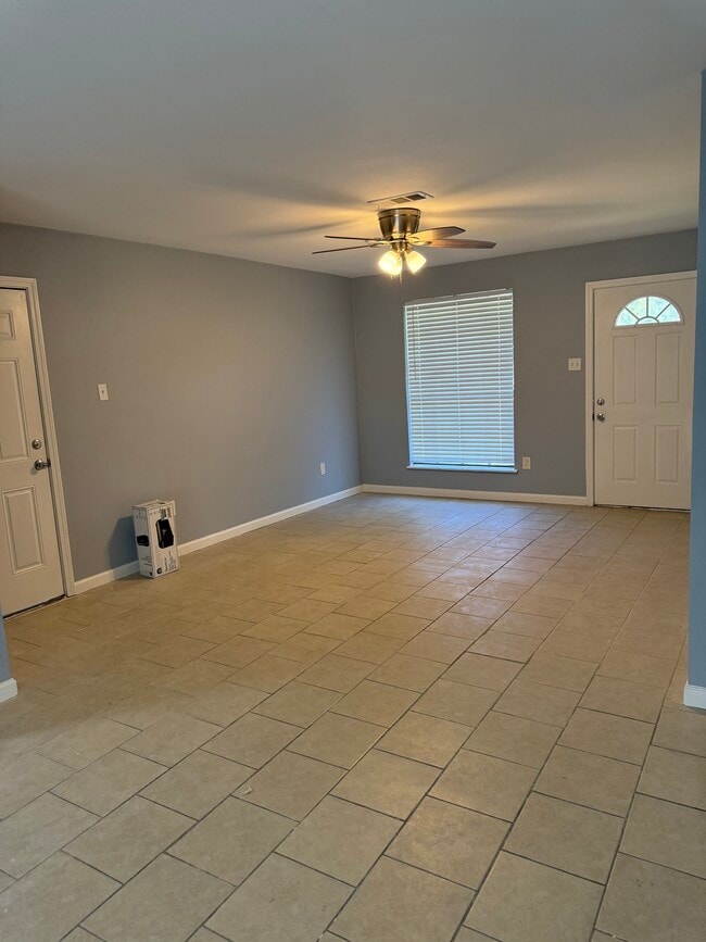 Building Photo - 7884 Grayson Ave