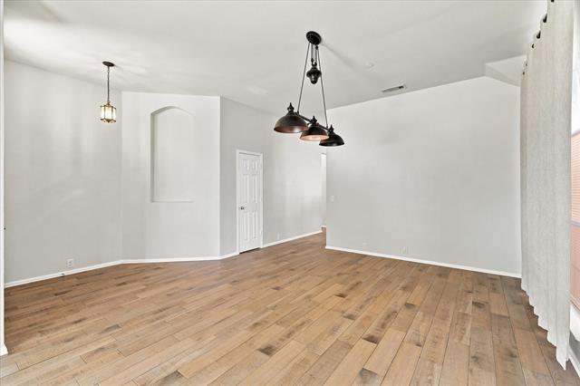 Building Photo - 2812 Thorncreek Ln
