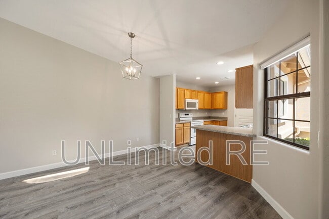 Building Photo - 3267 Iris Ln