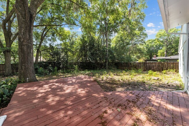 Building Photo - Beautifully Renovated 3 Bed 2 Bath Home in...