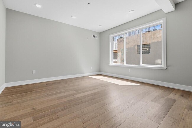 Building Photo - 1111 S 24th St