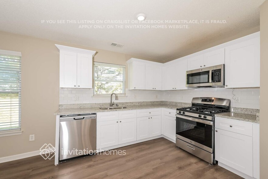Building Photo - 3812 Rosebud Park Dr