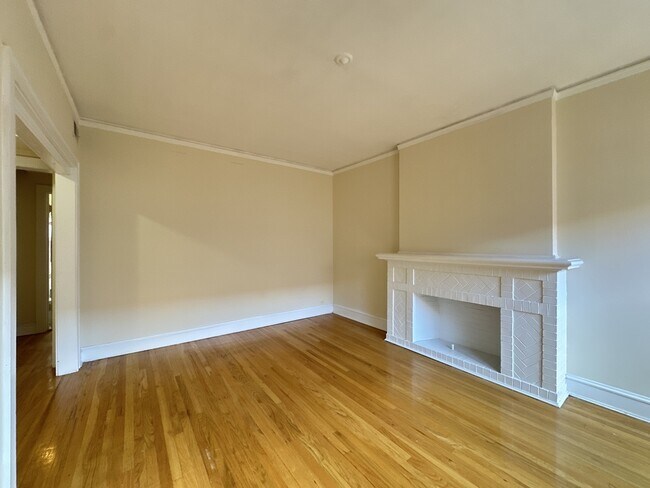 Building Photo - 1312 Oak Ave