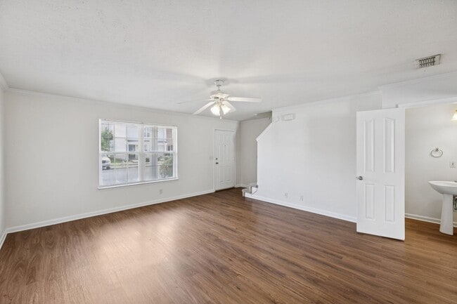 Building Photo - 354 Arapaho Dr