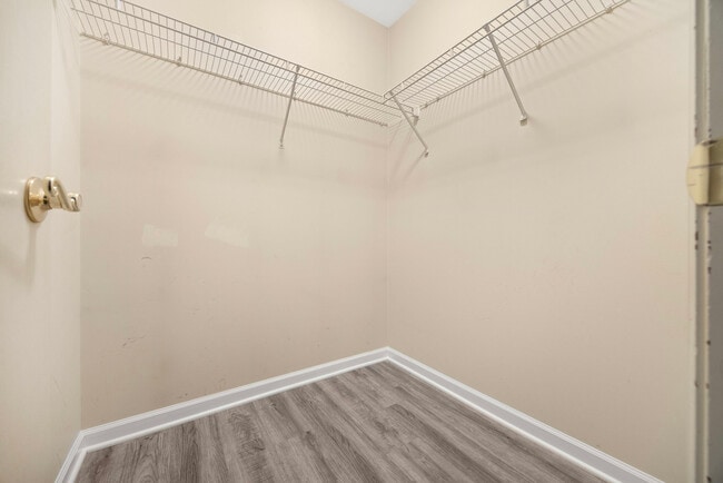 Building Photo - 214 Glengarry Dr