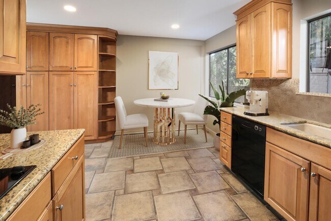 Building Photo - 2439 Sharon Oaks Dr