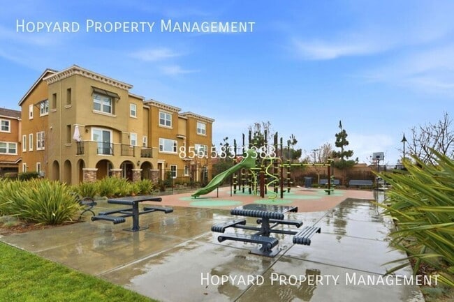 Building Photo - 5663 Daylily St