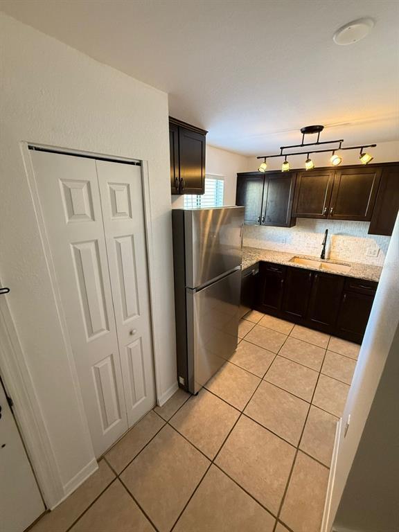 Building Photo - 22710 Watersedge Blvd