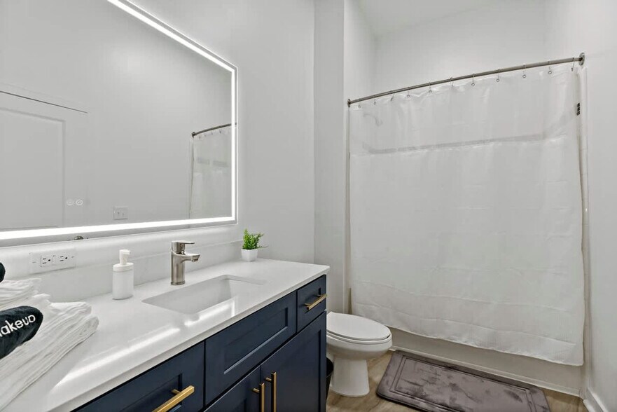 Building Photo - 205 S Kings Dr