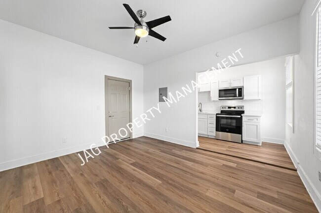 Building Photo - 931 Rubel St