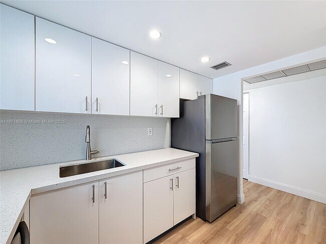 Building Photo - 17560 Atlantic Blvd