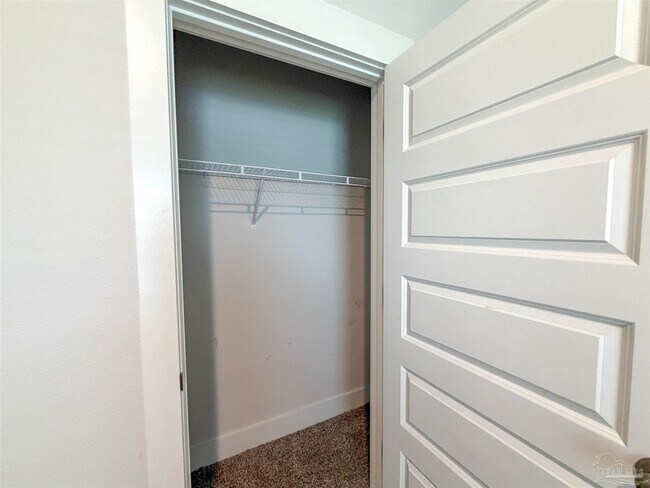 Building Photo - 9899 Starling Dr
