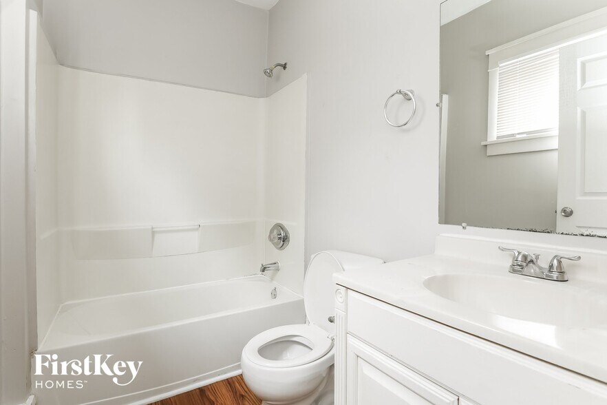 Building Photo - 814 Bowditch St