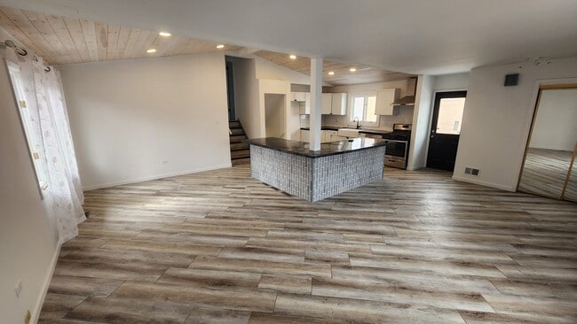 Building Photo - 638 Calhoun Ave