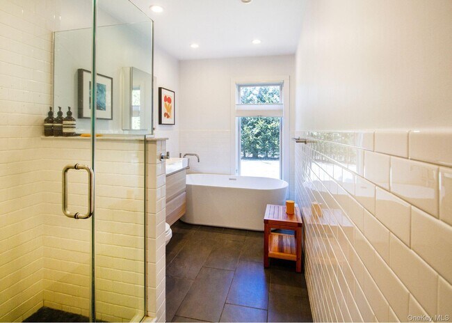 Building Photo - 5 Southwood Ln