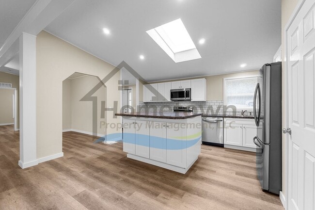 Building Photo - 3 Bedroom 2 Bathroom Home in a Rustic Setting with Mountain Views Available in Blanchard!