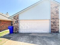 Building Photo - *COMING SOON for May-June 2026 Move in! West Norman 2 Bed/2 Bath Duplex with Two-Car Garage