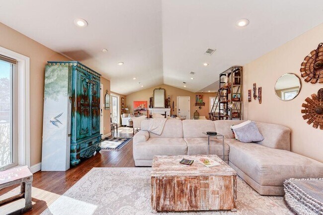 Building Photo - 3318 20th St