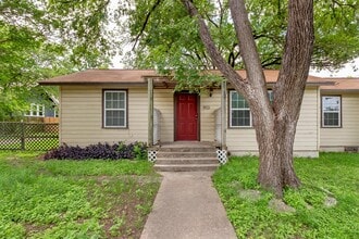 Building Photo - 913 E 53rd 1/2 St
