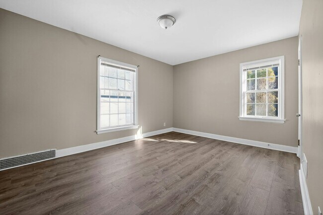 Building Photo - 126 Thoroughman Ave