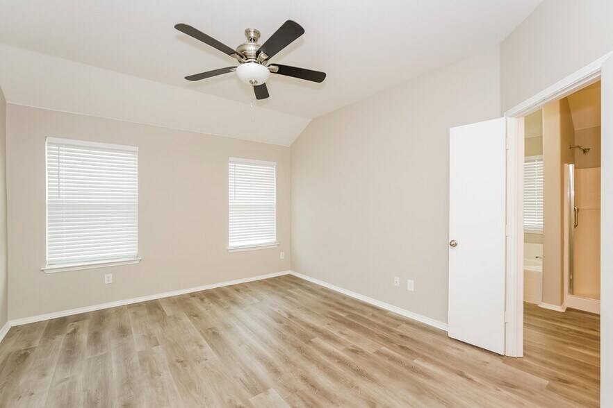 Building Photo - 3737 Sapphire St