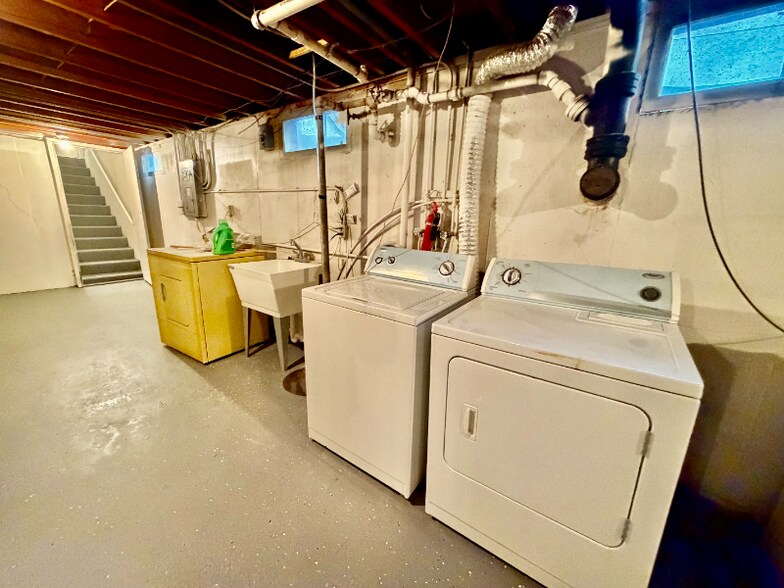 Building Photo - 3011 Peterson St