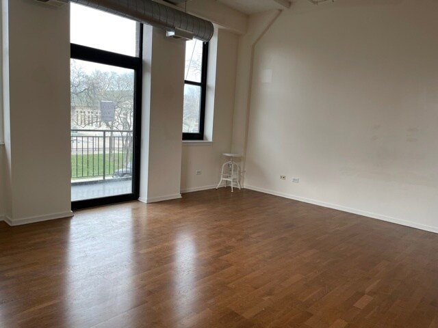 Building Photo - 2323 W Pershing Rd