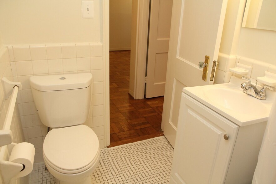 Bathroom - 1010 25th St NW