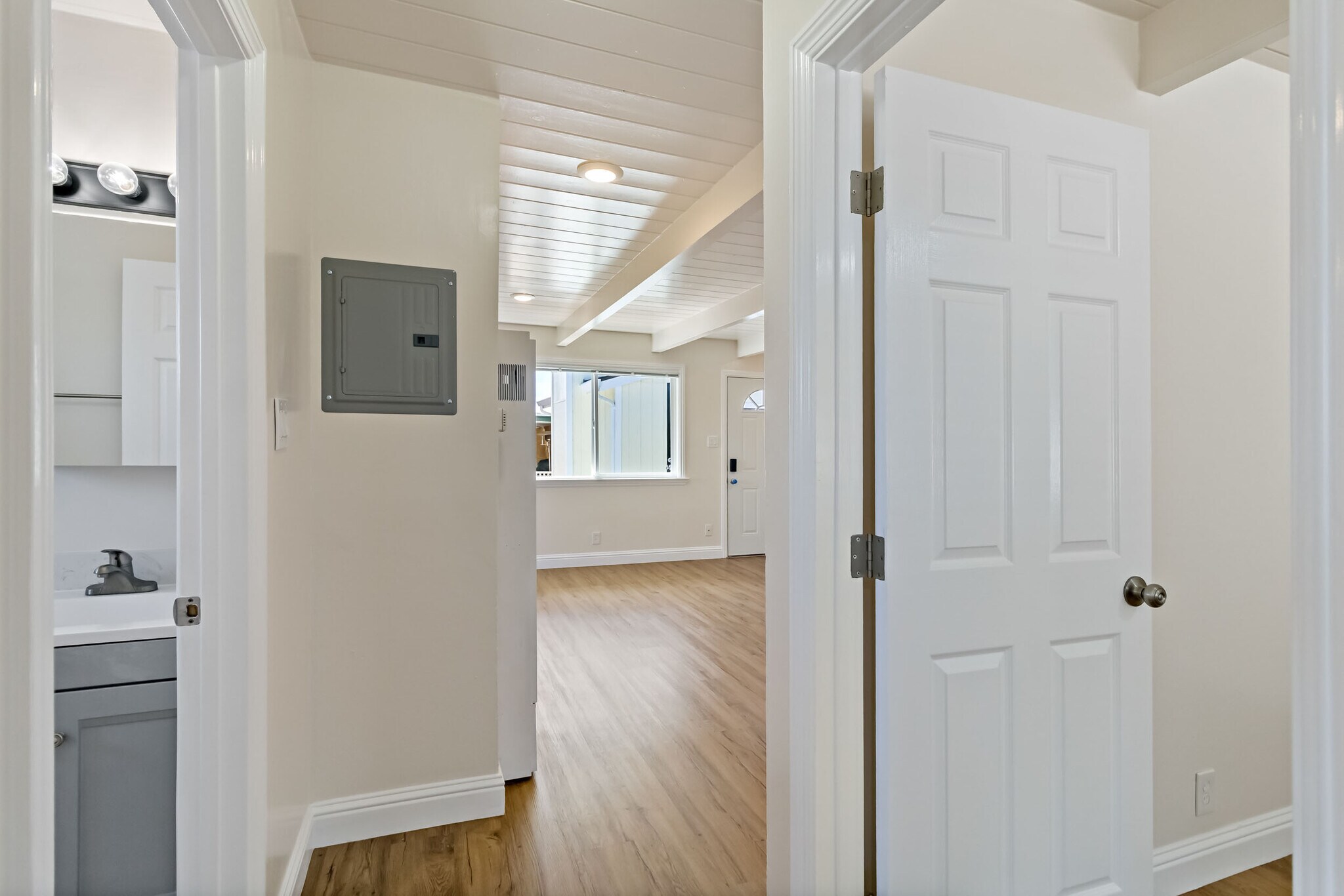 Building Photo - 1970 Powell St