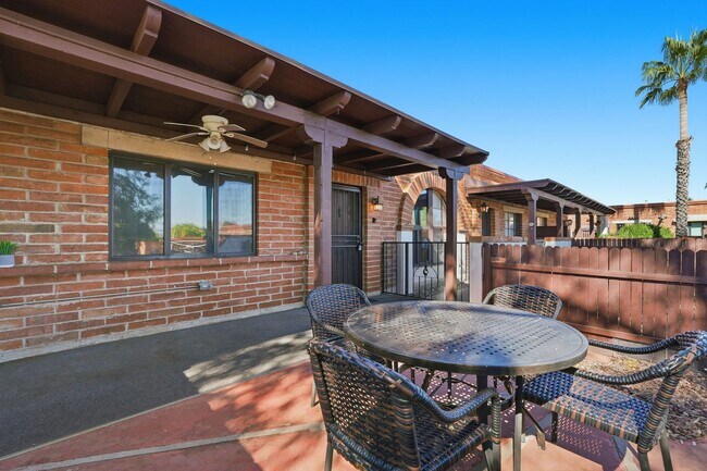 Building Photo - Charming Furnished, 55+ Community in Green Valley!