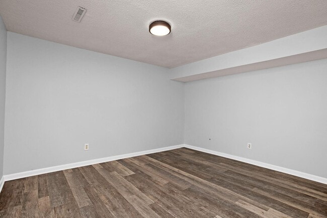 Building Photo - 705 Bon Aire Dr